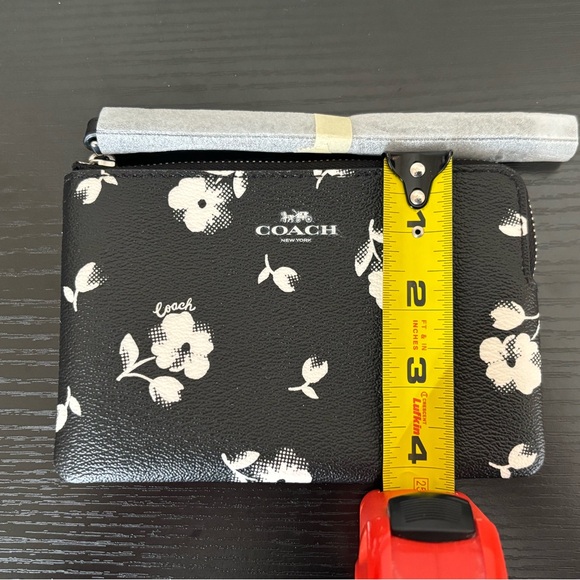 NWOT Coach Floral Wristlet - Picture 5 of 5